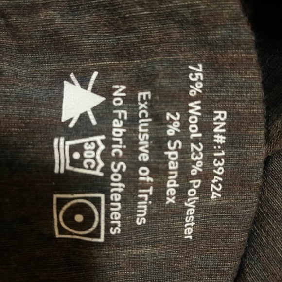 Voormi Women's Wool Blend 1/4 Zip Up Pullover Sweater Top Thumb Holes Medium - Picture 3 of 3